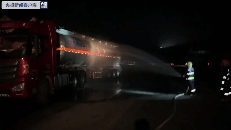 四川省廣元市一輛過氧化氫槽罐車發生泄漏，事故已處理完畢，無人員傷亡.png