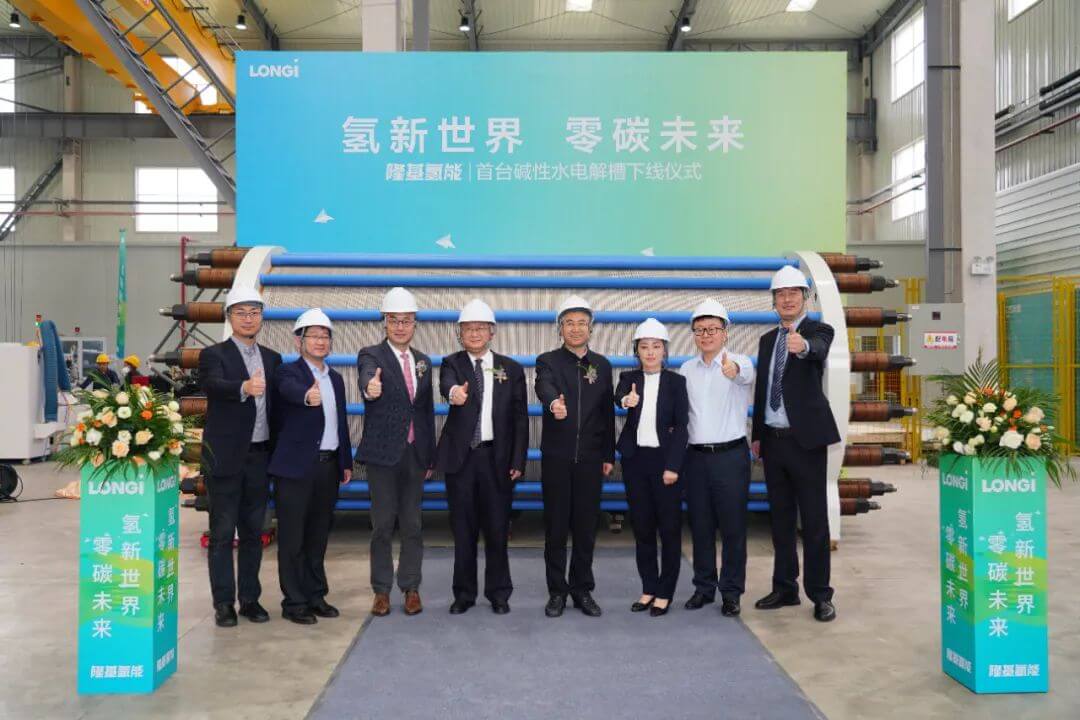 隆基氫能首臺(tái)堿性水電解槽下線，單臺(tái)制氫能力超1000Nm3/h.jpg