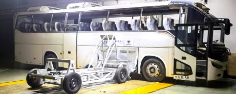 歐輝氫燃料客車通過國內(nèi)首次碰撞試驗，“護奧”實力贏得了央視的贊許！.jpg