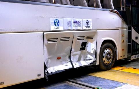 歐輝氫燃料客車通過國內(nèi)首次碰撞試驗，“護奧”實力贏得了央視的贊許！.jpg