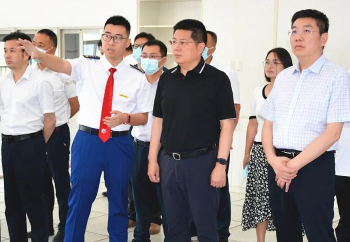 蘇永忠考察調研氫能源有軌電車的運營成本及安全管理等情況