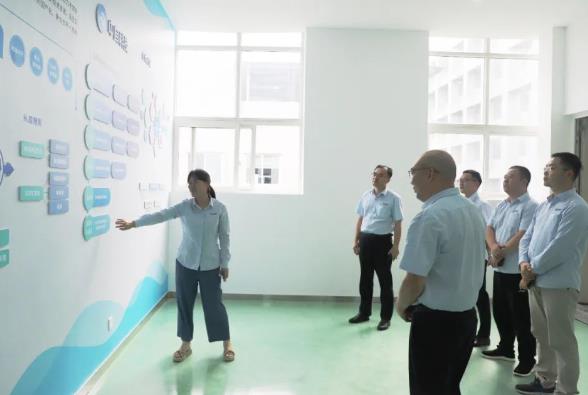 工作人員進行現場解說 工作人員進行現場解說