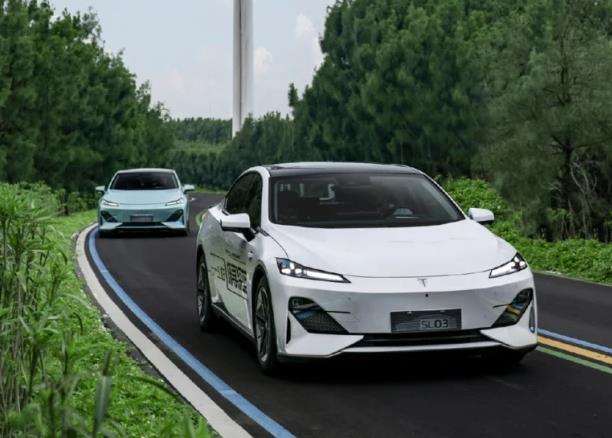 長(zhǎng)安深藍(lán)SL03上市16.89萬(wàn)起售，氫電版69.99萬(wàn)元！