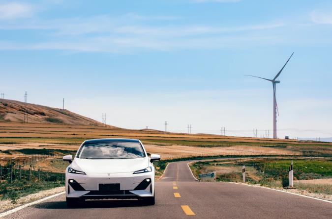 長(zhǎng)安深藍(lán)SL03上市16.89萬(wàn)起售，氫電版69.99萬(wàn)元！