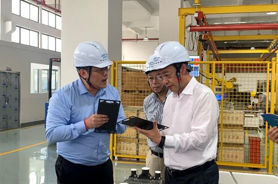 吉林省政協(xié)副主席吳靖平一行蒞臨新氫動力考察調研.jpg