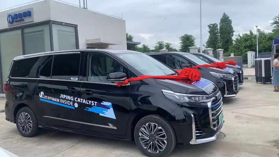 搭載捷氫科技產品的燃料電池商務車在南海啟動示范運營-1.jpg